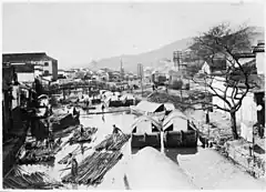 約1937年，遠處山邊可見六和塔旁的運河景色