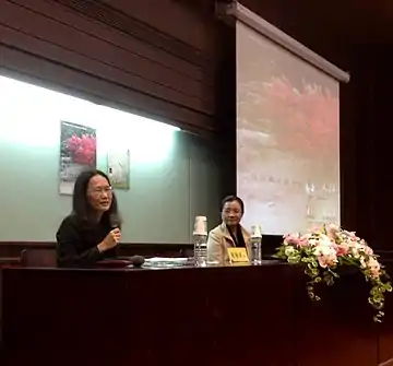 田秋堇與臺大歷史系教授周婉窈在《牽阮的手》電影播放兼映後座談