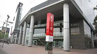 內有華威影城的新光三越天母店