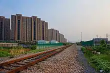 宣杭铁路德杭线穿过三墩境内并设有三墩站（现已撤销）