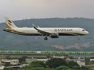 這架星宇航空A321neo配置2對並排的緊急出口（取消3號艙門，改為窗戶） (座位數: 188， 最大允許座位數: 195).