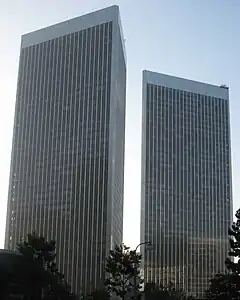 世紀廣場大廈（英语：） (1975年)