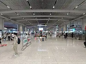   2号线站厅 (2023年7月)