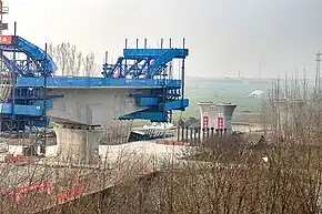境内的雄忻高速铁路工地