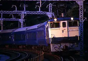 與牽引「紀伊」之同型號EF65形電力機車（圖中為「銀河」）