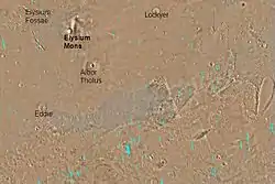 埃律西昂区地图埃律西昂山和赫卡特斯丘是大型火山，洛克耶陨击坑位于地图顶部附近。