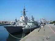 葡萄牙Vasco da Gama號（F330，右）與西班牙海軍Blas de Lezo號（左）