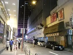 從莊士敦道望街道夜景