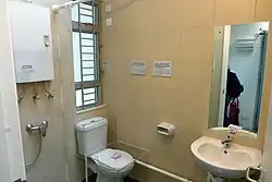 浴室採用明喉設計，企缸只設支架