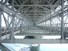 大鳴門橋橋面下方的空間，原為預留給新幹線通行使用，右側為渦之道的步道