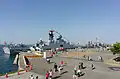 2014年左營軍港營區開放活動下午，停泊前方東五號碼頭的武昌軍艦與後方東六號碼頭的中平號戰車登陸艦（LST-233），攝於濟陽級巡防艦蘭陽軍艦（FFG-945）艦尾