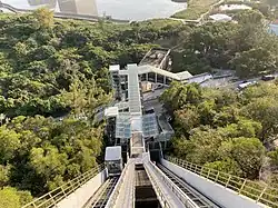 大潭山斜行升降機（湖畔花園至龍環葡韻步行徑的一部分）