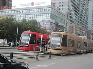 兴隆大奥莱站的岛式站台，两侧分别供始发列车和终到列车使用
